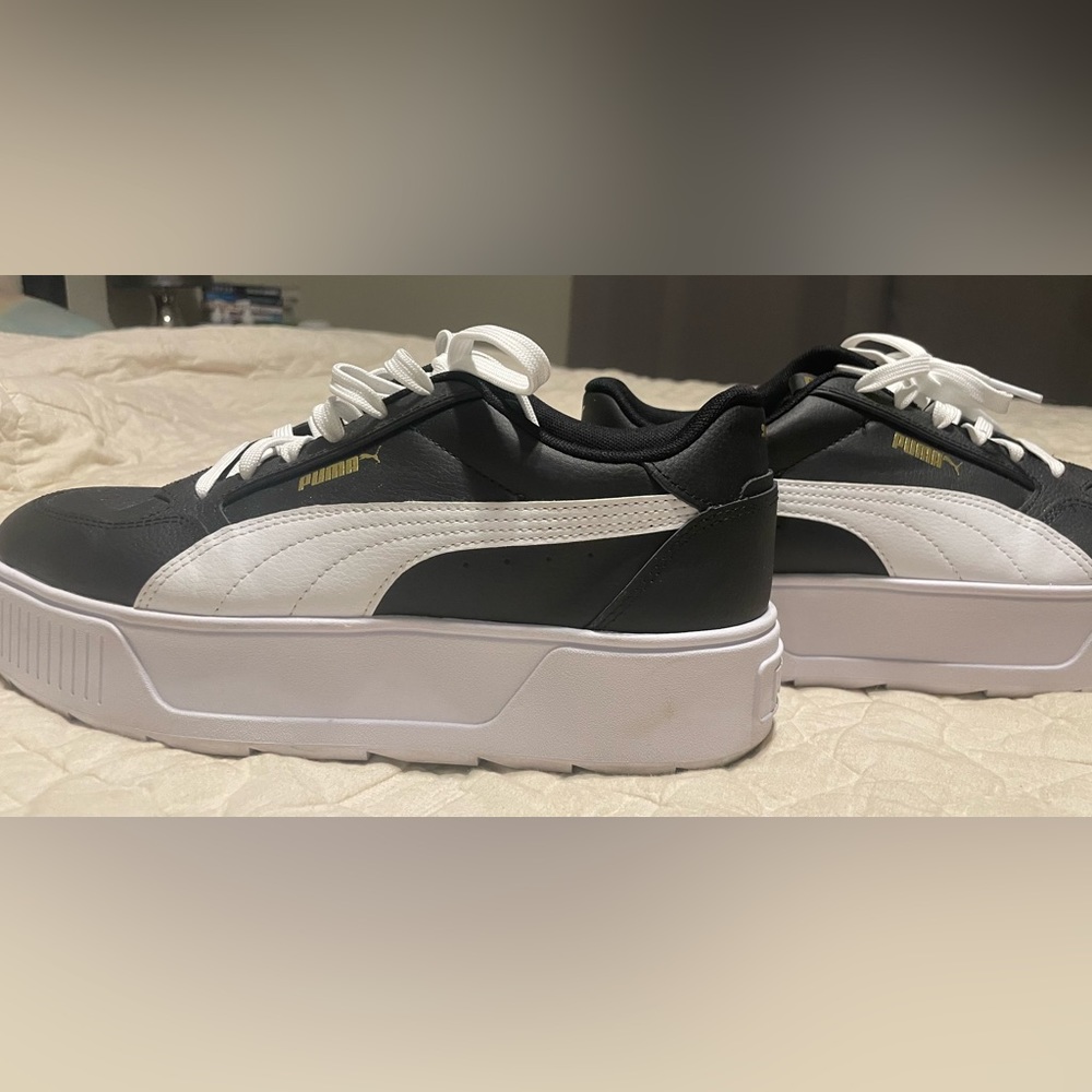 Platform Puma sneakers in black. Worn once, size 11.
